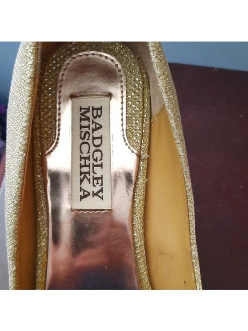 Badgley Mischka Gold Glitter Pumps Size 6.5 - Picture 5 of 12